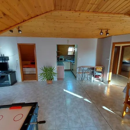 Aranykagylo Nyaralohaz *