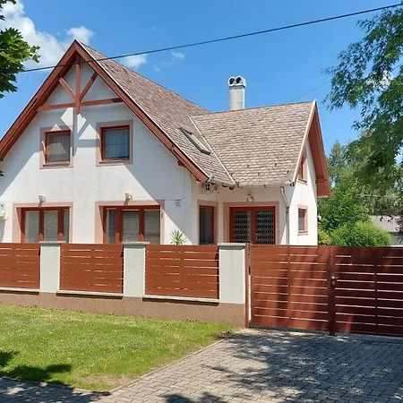 Aranykagylo Nyaralohaz בדקסוניטומאי