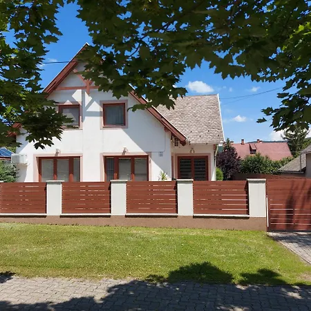 Aranykagylo Nyaralohaz * בדקסוניטומאי